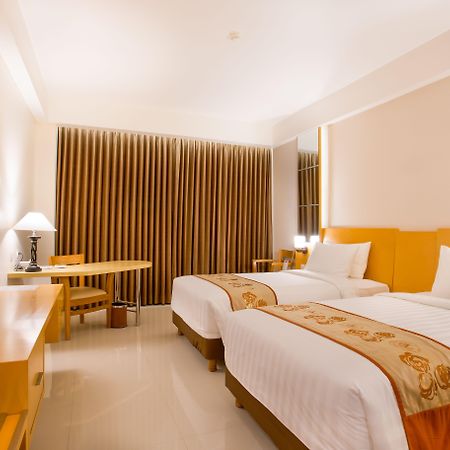 Golden Palace Hotel Lombok Mataram Kültér fotó
