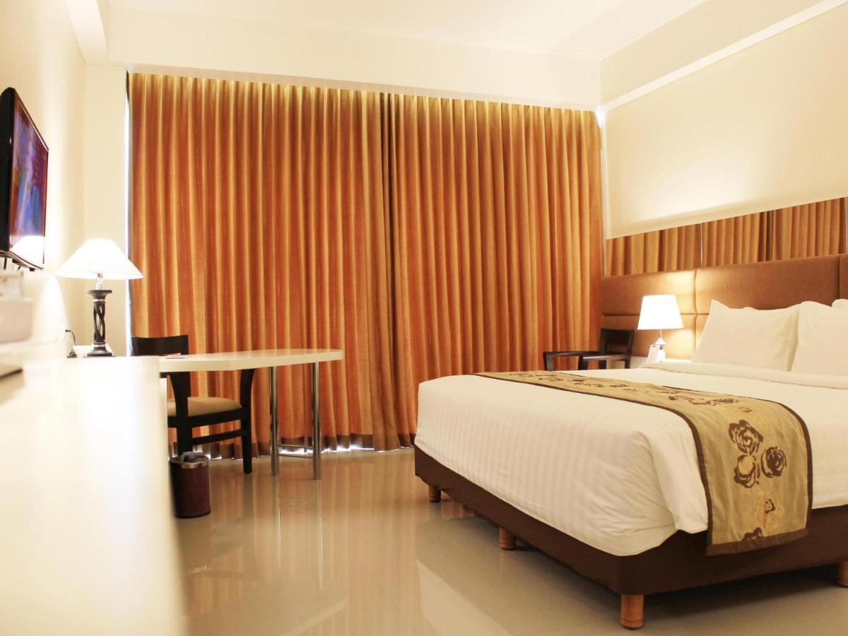 Golden Palace Hotel Lombok Mataram Kültér fotó